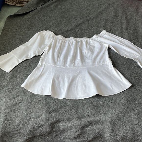 Moa Moa White Off-Shoulder Blouse - Picture 10 of 11